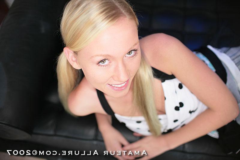 16P Pictures of a skinny blonde teen babe blows cock gets fucked