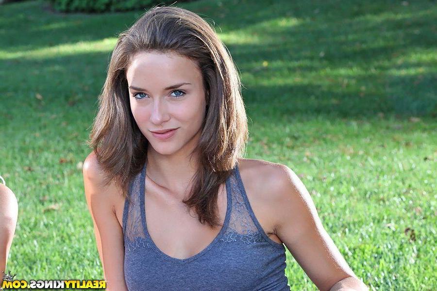 20P Pictures of 3 hot teen girls having a vagina picnic
