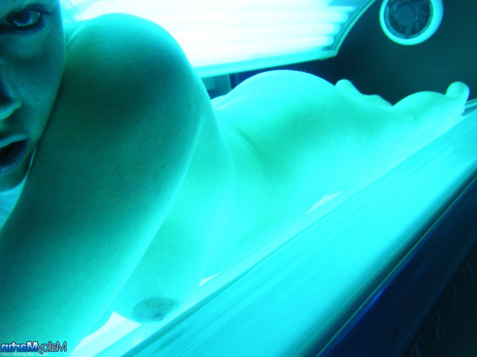 16P Pictures of teen amateur Malloy Martin showing her pussy on a tanning bed