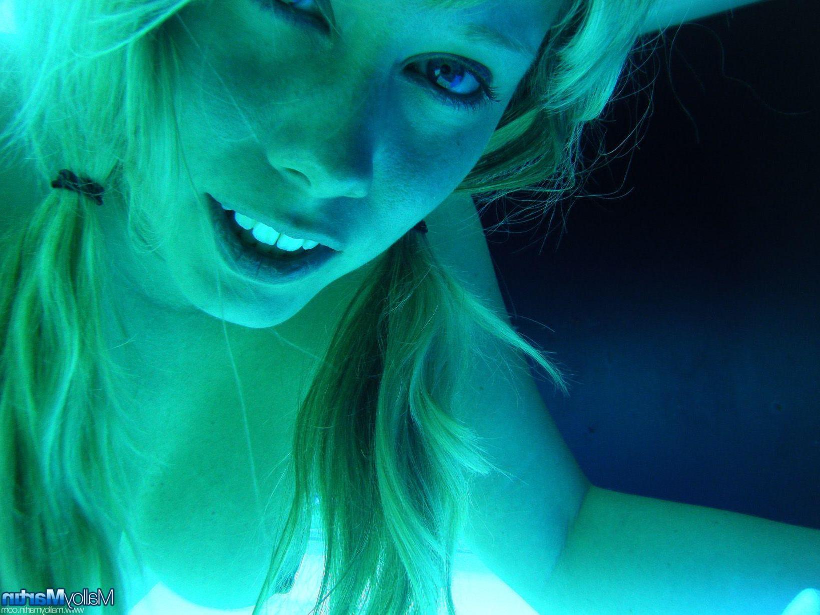 16P Pictures of teen amateur Malloy Martin showing her pussy on a tanning bed