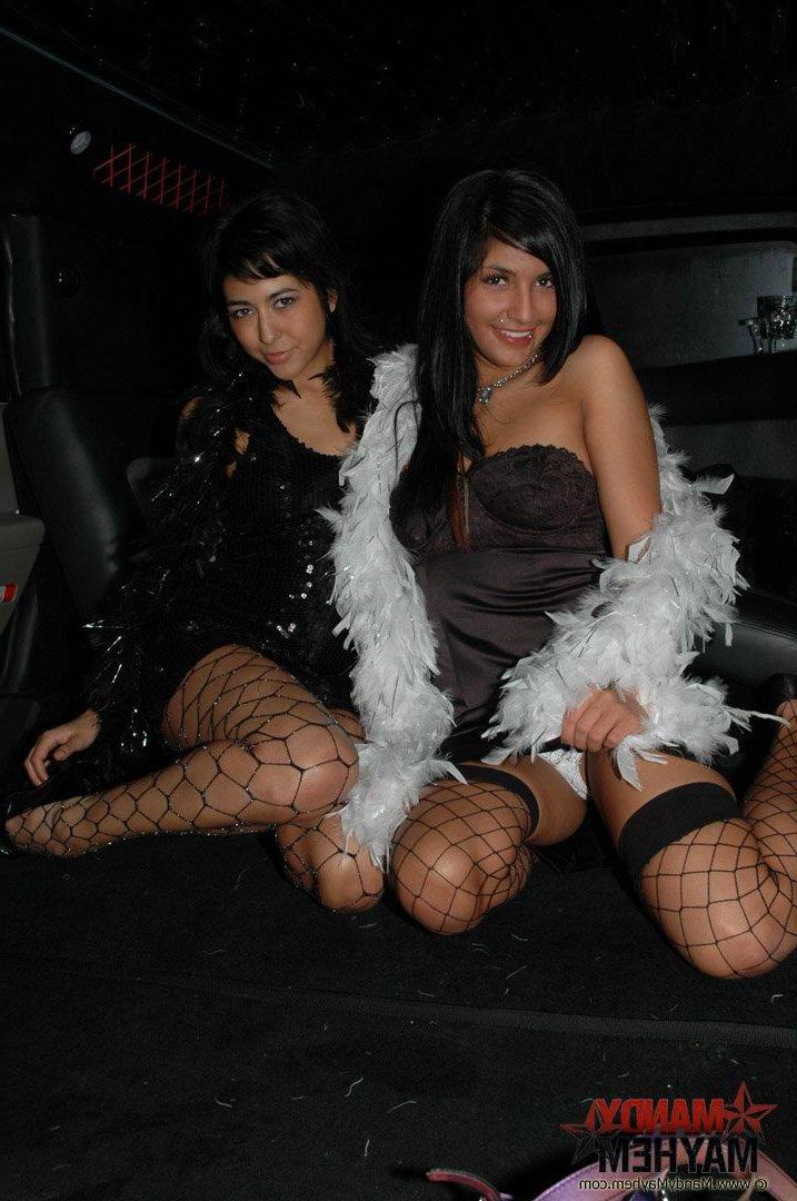15P Pictures of teen hottie Mandy Mayhem keeping warm with her girlfriend