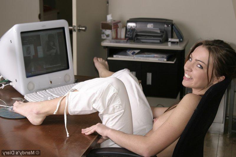 20P Pictures of teen porn girl Mandy\'s Diary spreading her legs for you