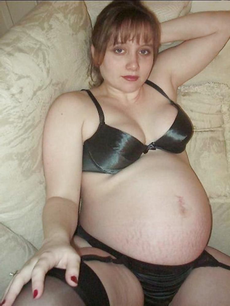 12P Beautiful Pregnant Spreads Pussy