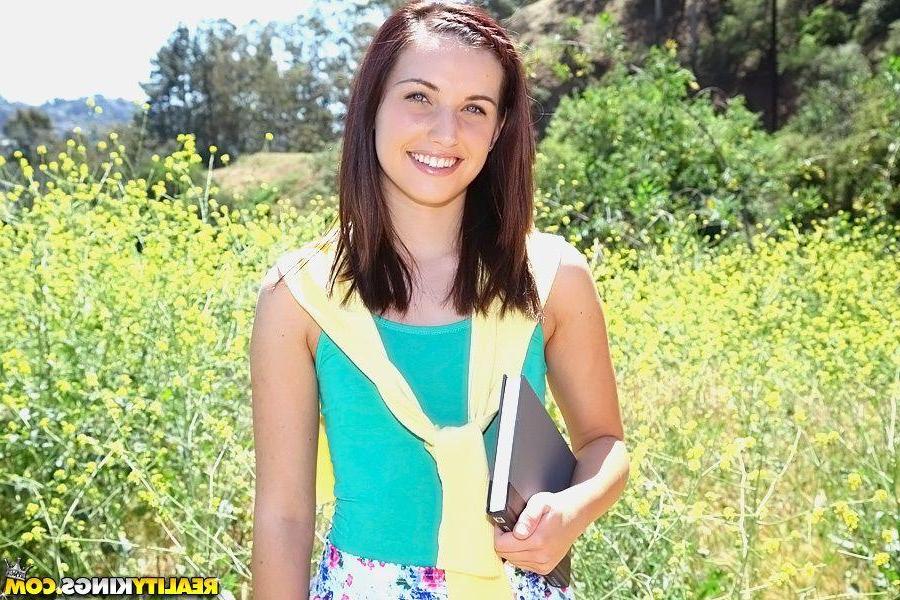 20P Pictures of teen Maryjane Johnson getting fucked and jizzed on