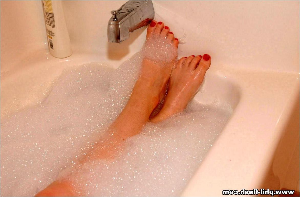 15P Megan taking a hot steamy bubble bath