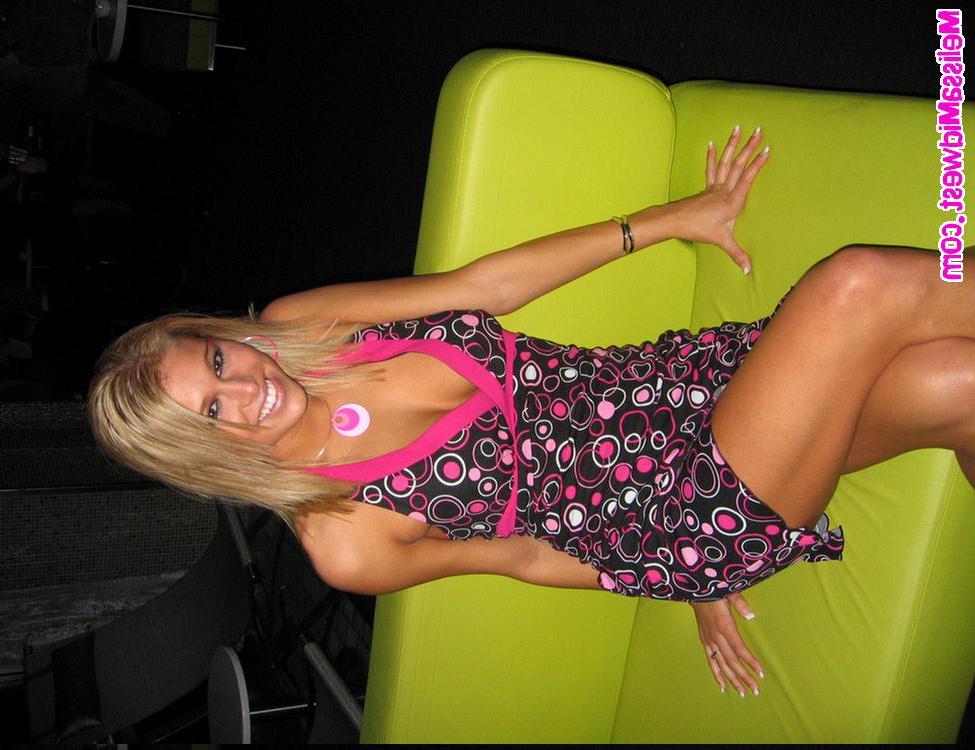 15P Melissa fucking around at a bar