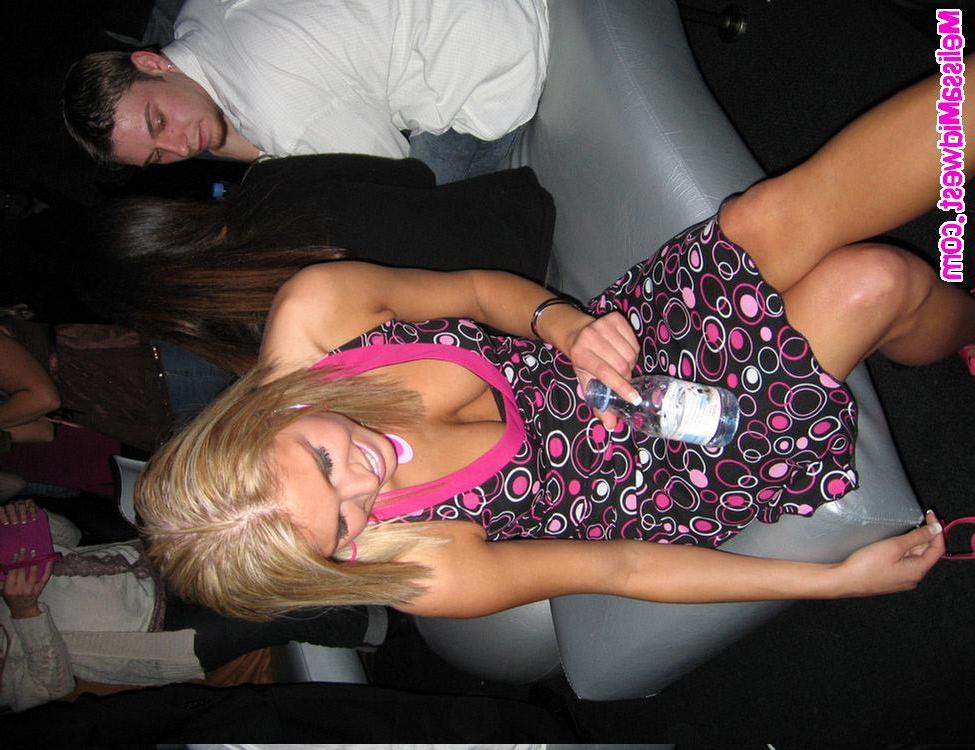 15P Melissa fucking around at a bar