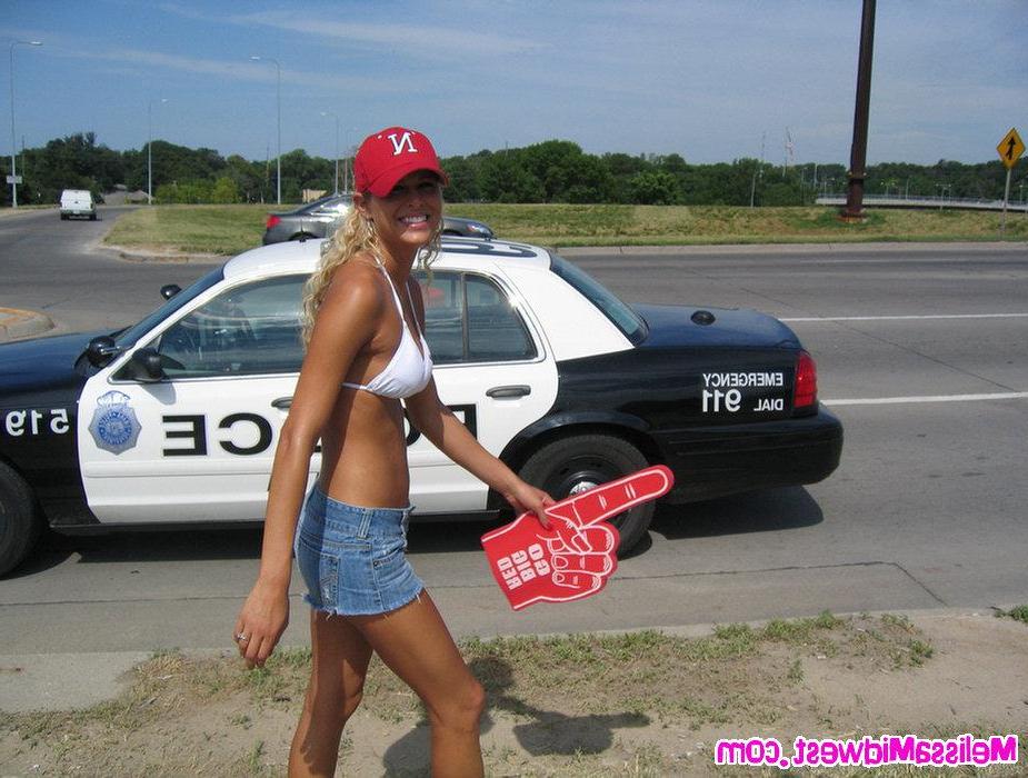 15P Melissa shows her tits at a baseball game