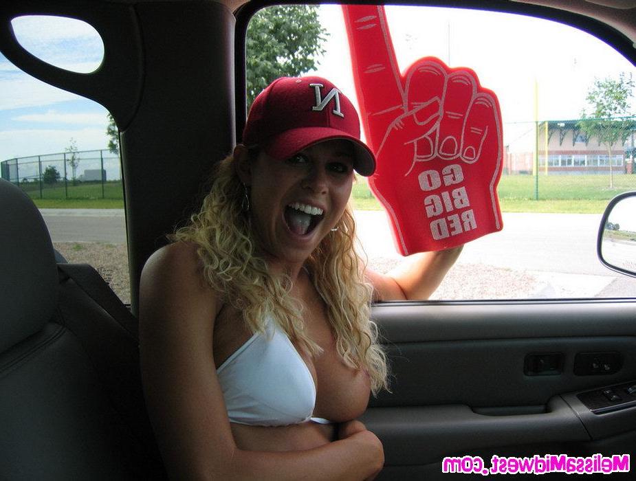 15P Melissa shows her tits at a baseball game
