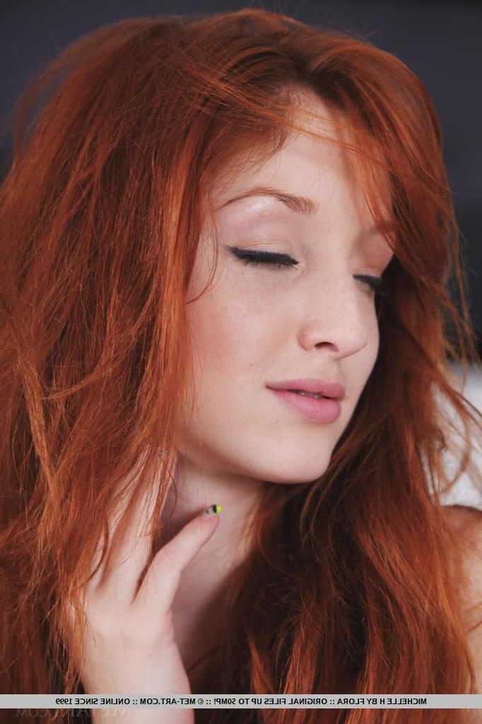 18P Stunning redhead teen Michelle wants to take a bath with you