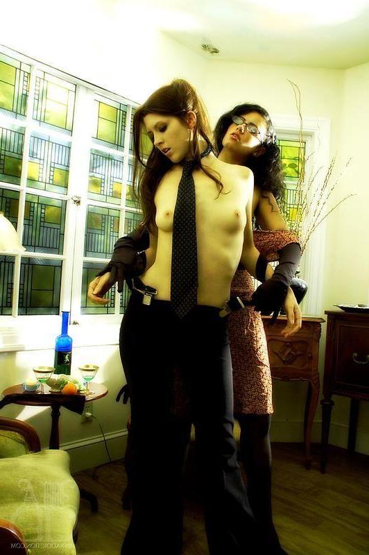 12P Pictures of Minx getting kinky with her girlfriend