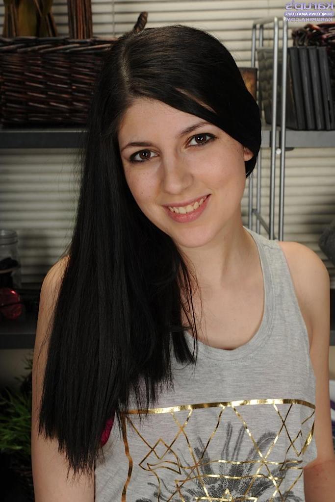 15P Girl next door Miranda Miller strips nude and spreads her pussy