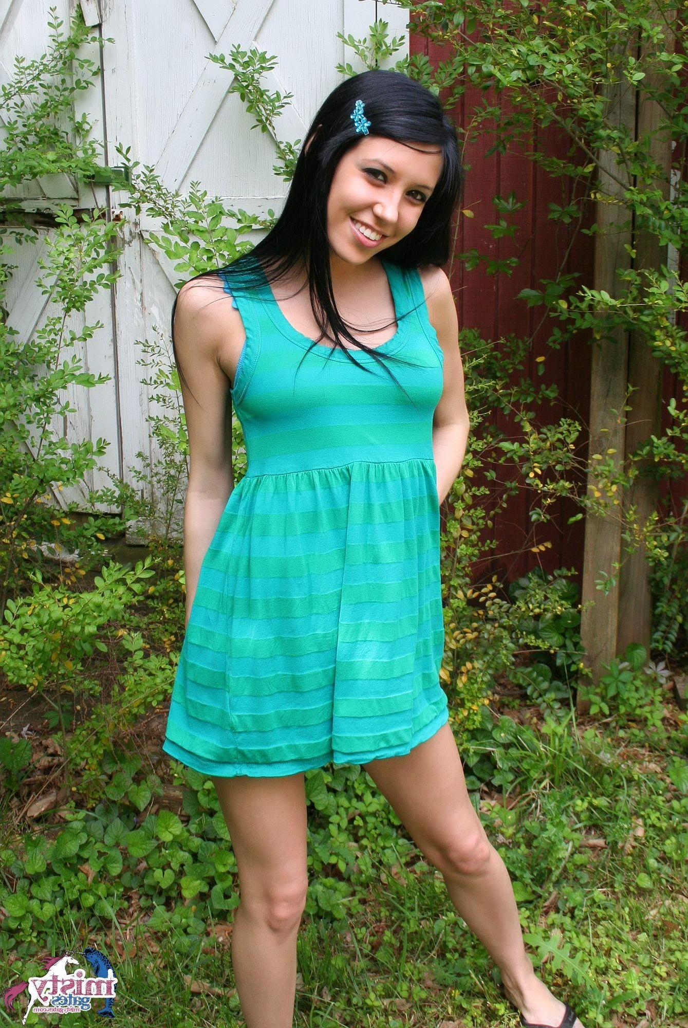 20P Pictures of teen girl Misty Gates getting naked in the back yard
