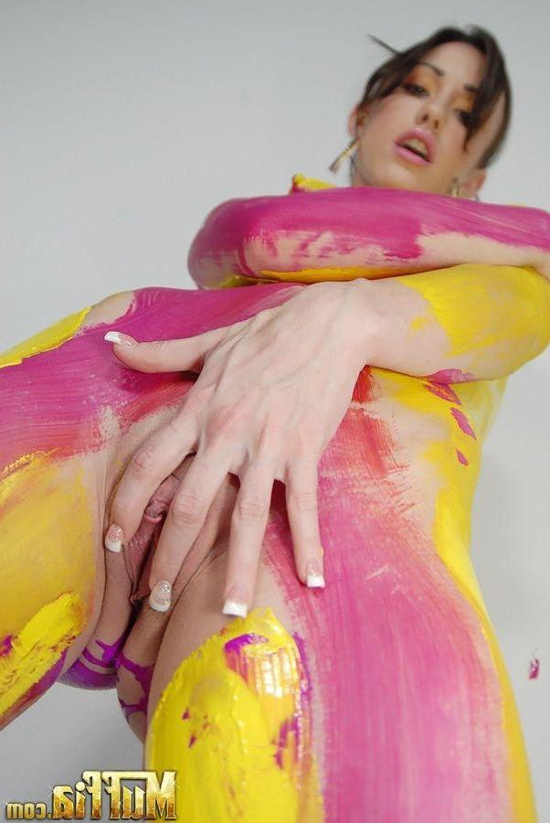 12P Pictures of Molly getting painted with her girlfriend