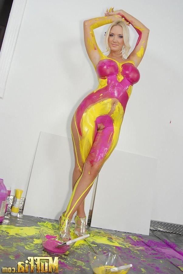 12P Pictures of Molly getting painted with her girlfriend