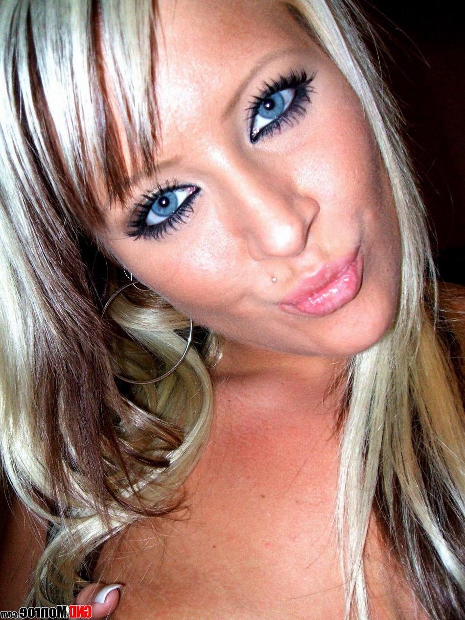 15P Pictures of teen porn girl GND Monroe taking hot pics of herself