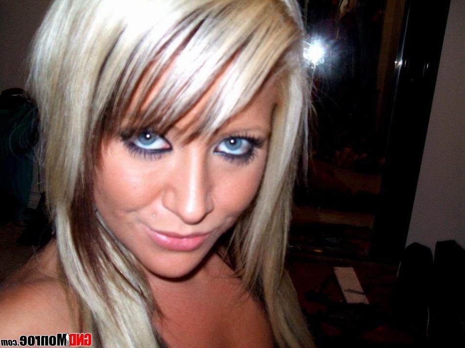 15P Pictures of teen porn girl GND Monroe taking hot pics of herself