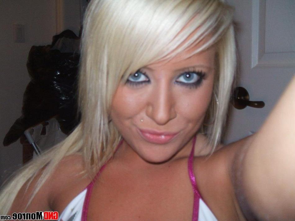 15P Pictures of GND Monroe getting all hot and wet for you