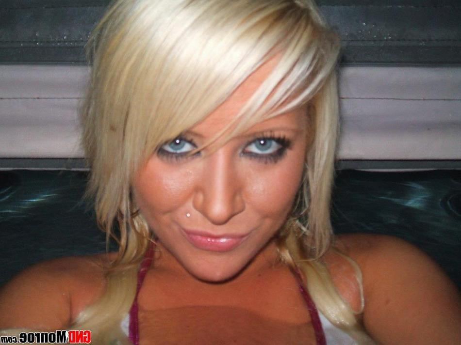 15P Pictures of GND Monroe getting all hot and wet for you