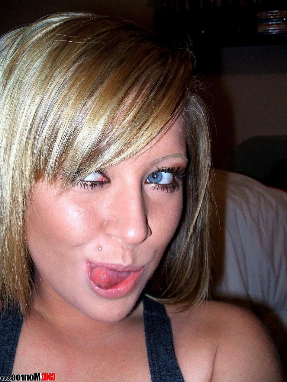 16P Pictures of teen girl GND Monroe playing with herself at home