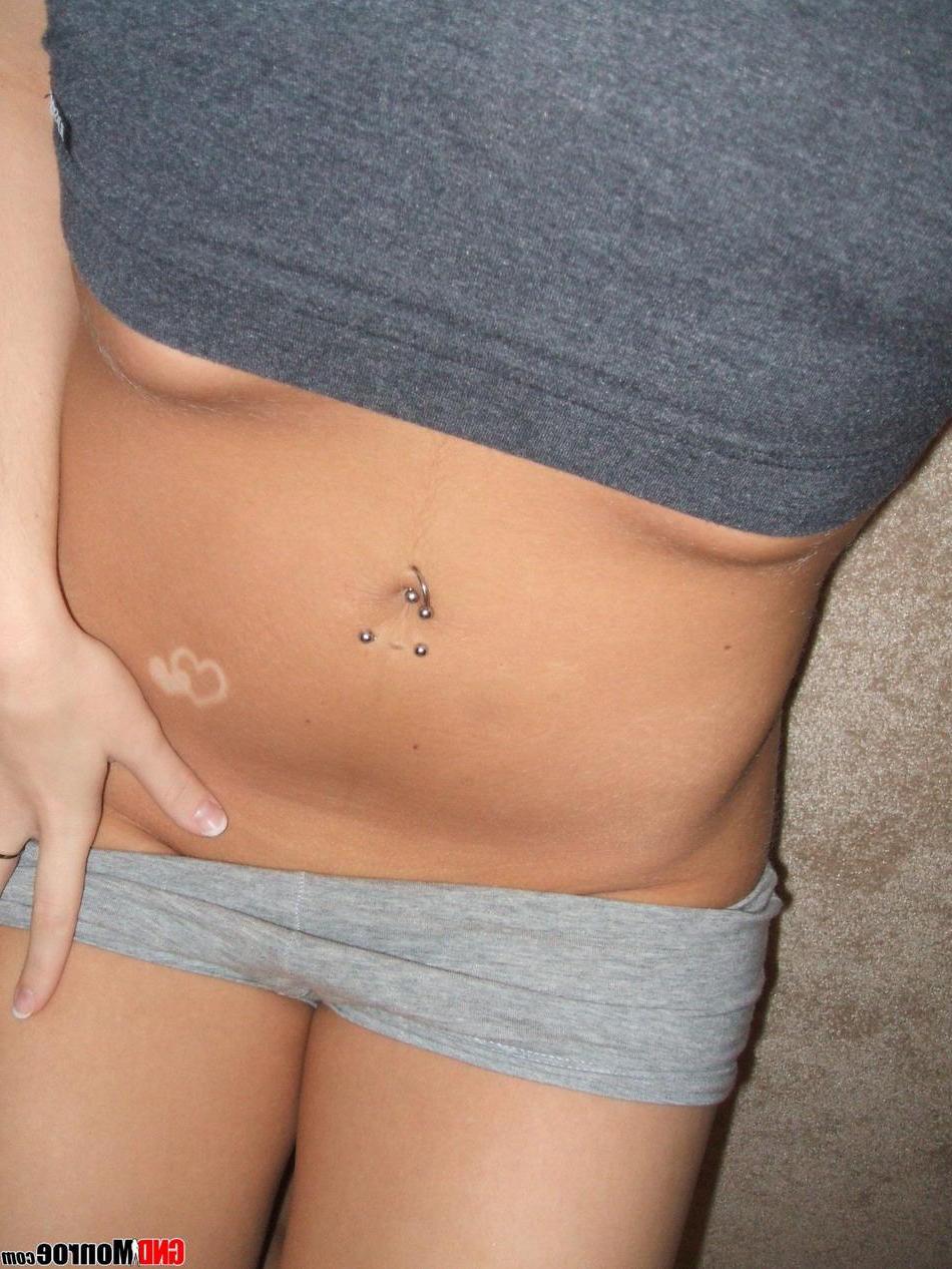 16P Pictures of teen girl GND Monroe playing with herself at home