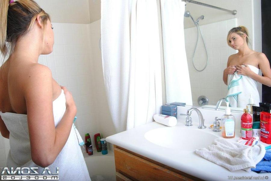 15P Morgan strips down and gets wet in the bath