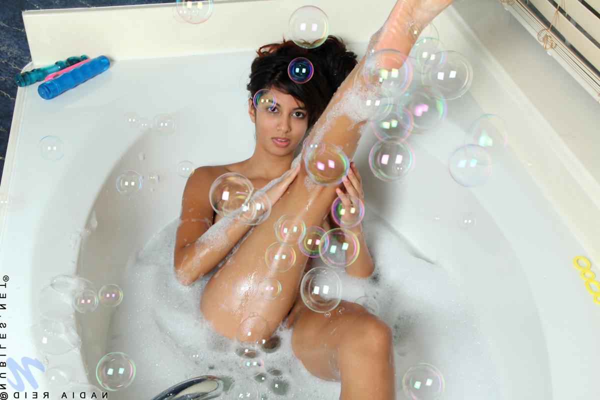 15P Nubile Nadia Reid fucks her toys while enjoying a bubble bath