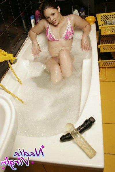 16P Pictures of teen amateur Nadia Virgin playing with sextoys in the bath