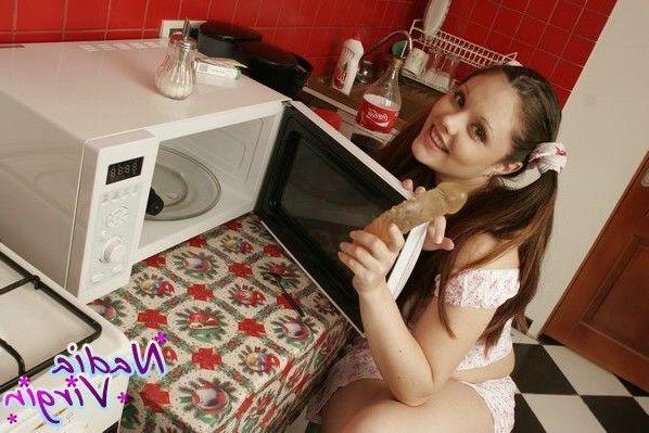 16P Pictures of teen Nadia Virgin showing her boobies