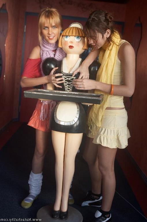 15P Pictures of teen girl Natasha Shy being nude and weird with Sasha Blonde