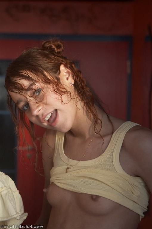 15P Pictures of teen girl Natasha Shy being nude and weird with Sasha Blonde
