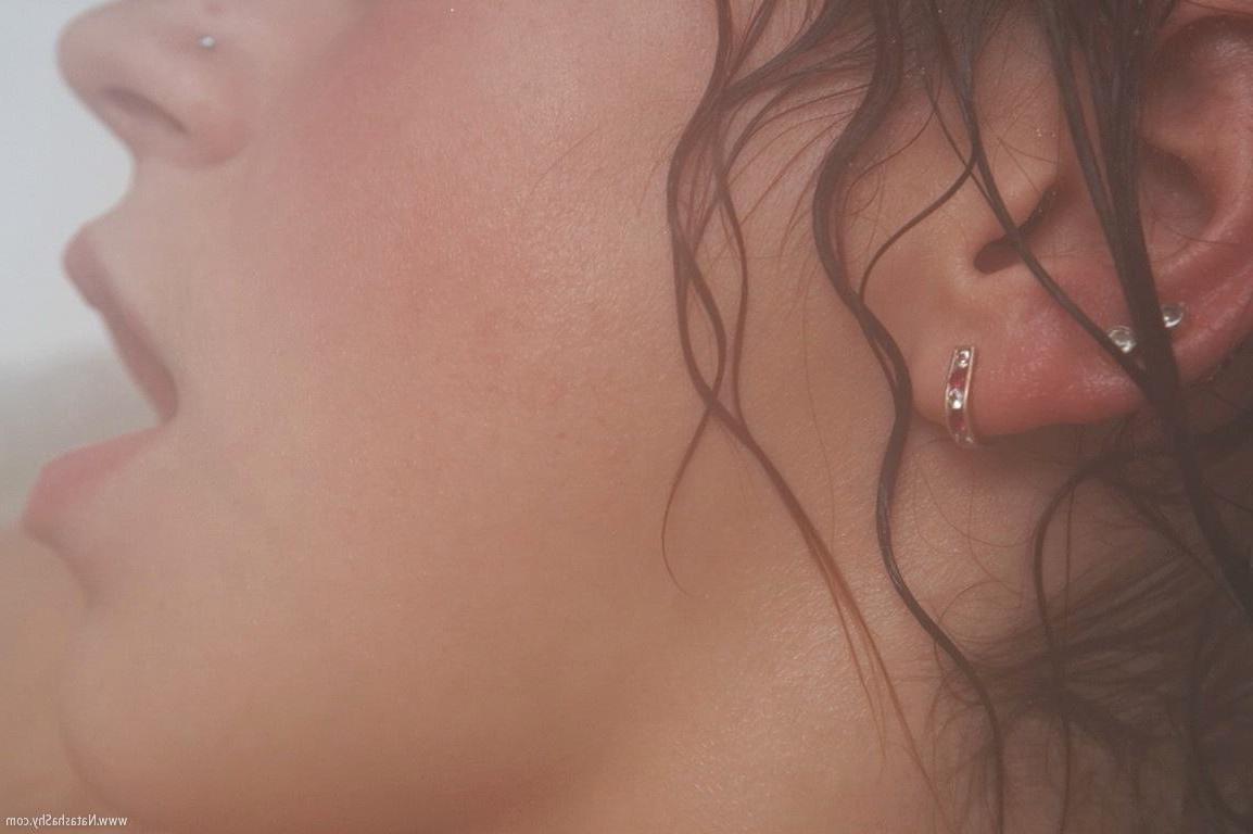15P Pictures of teen cutie Natasha Shy thinking about you in the bath