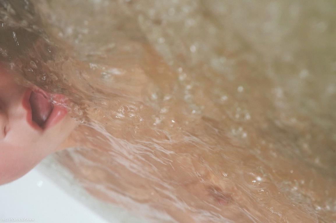15P Pictures of teen cutie Natasha Shy thinking about you in the bath