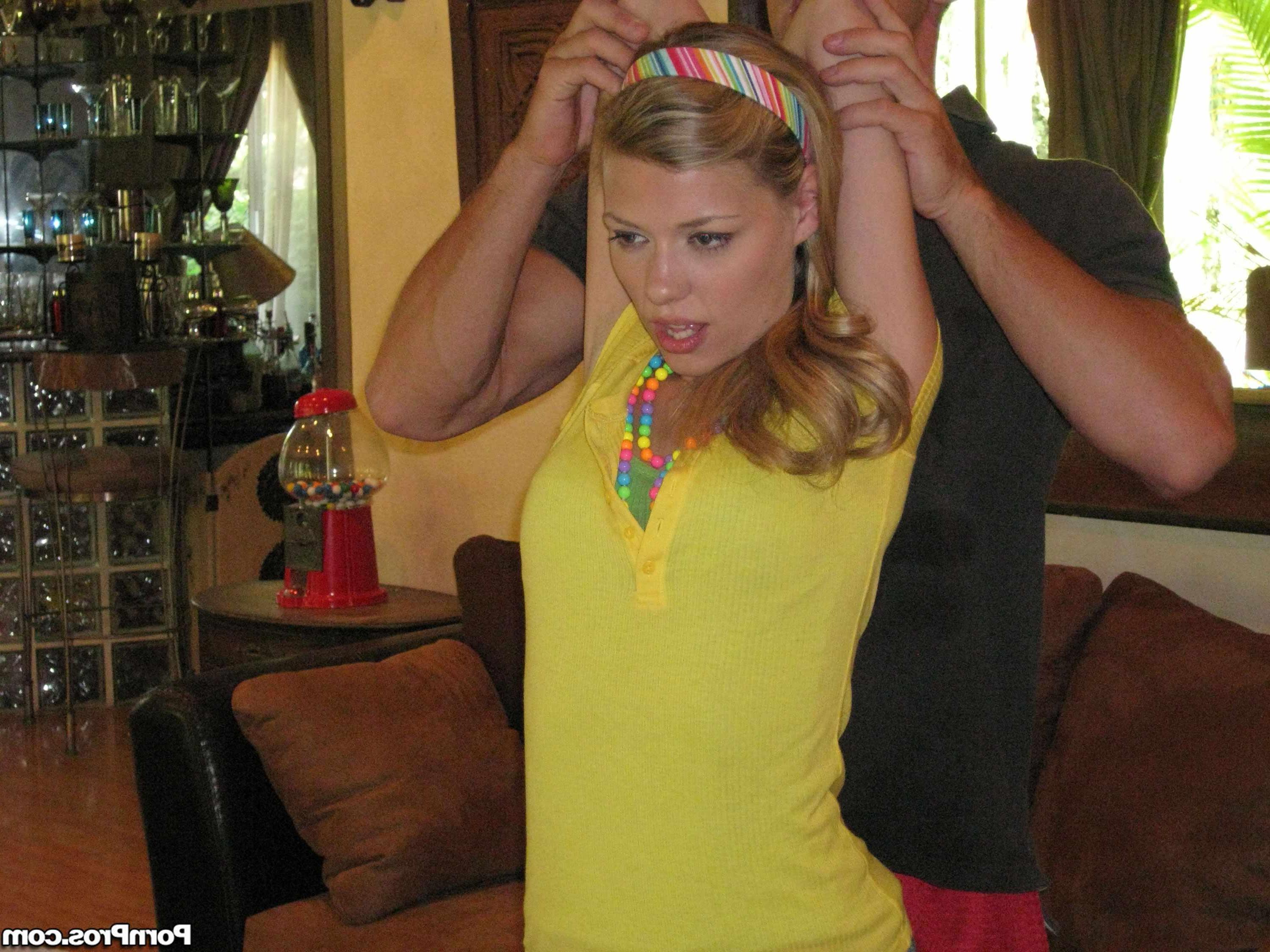 16P Blonde hottie Nicole Ray gets fucked during her massage session!