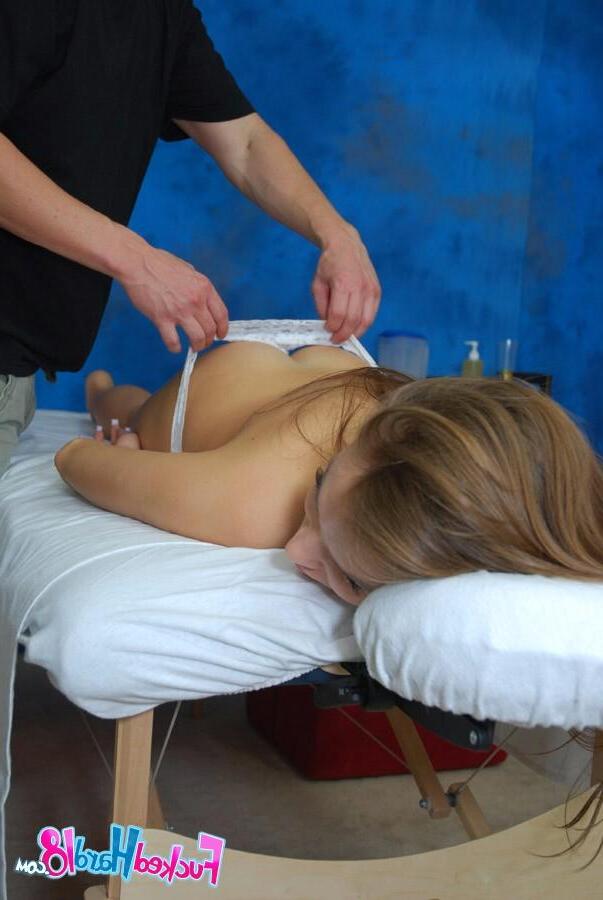 15P Beautiful exchange student fucked hard by her massage therapist