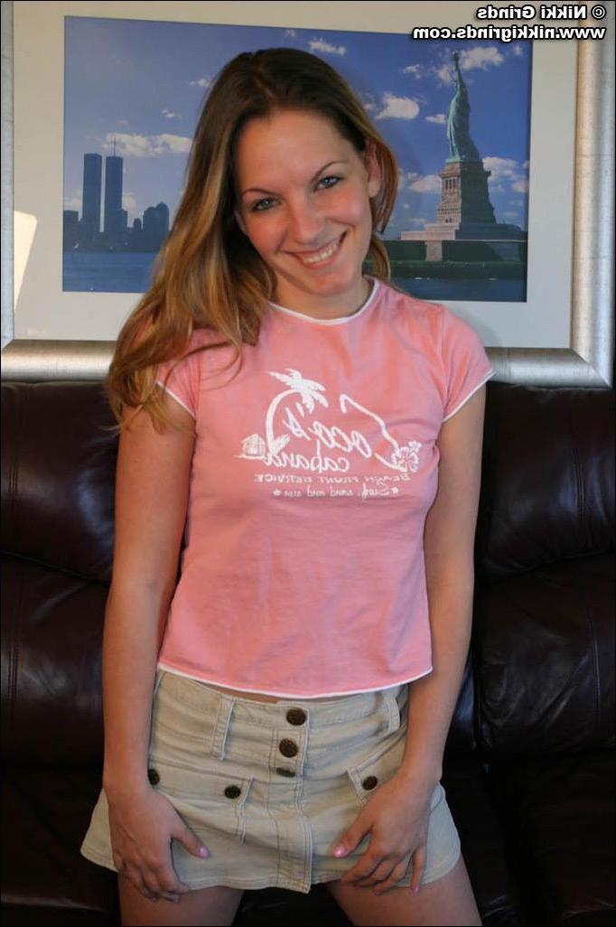 20P Pics of teen babe Nikki Grinds flashing her boobs in the living room