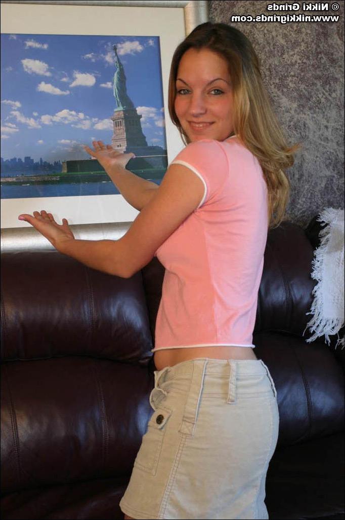 20P Pics of teen babe Nikki Grinds flashing her boobs in the living room