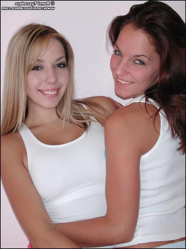20P Pictures of two teen girls exploring each other\'s bodies