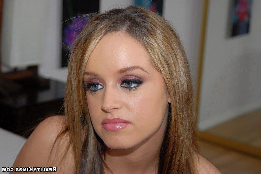 20P Pictures of Nikki fucking her girlfriend Nichole