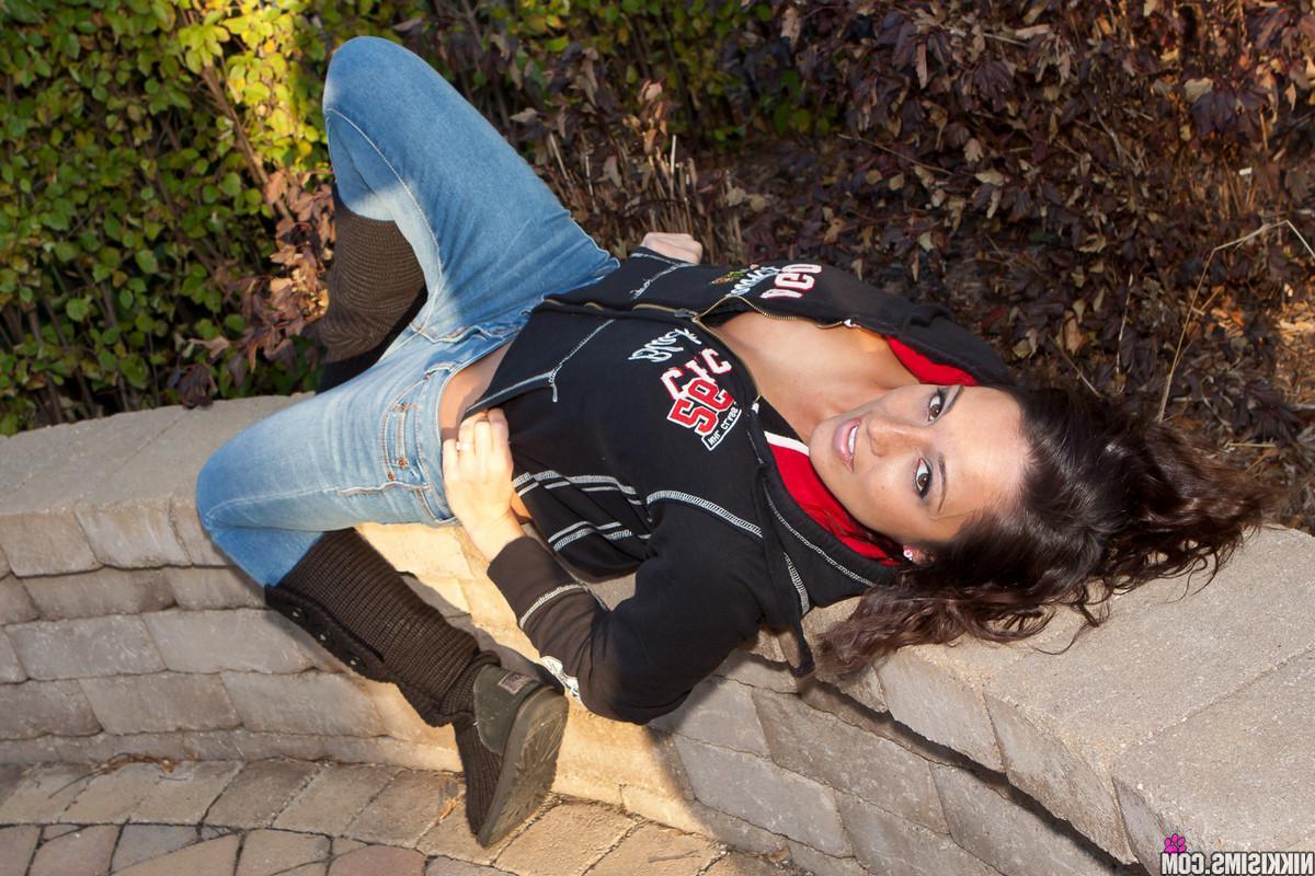 15P Nikki Sims pulls down her jeans outside to tease in her bra and panties