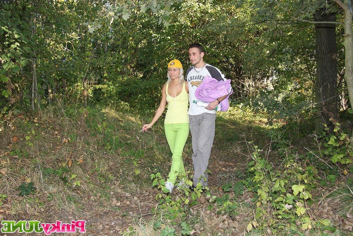 15P Pictures of Pinky June getting fucked outside