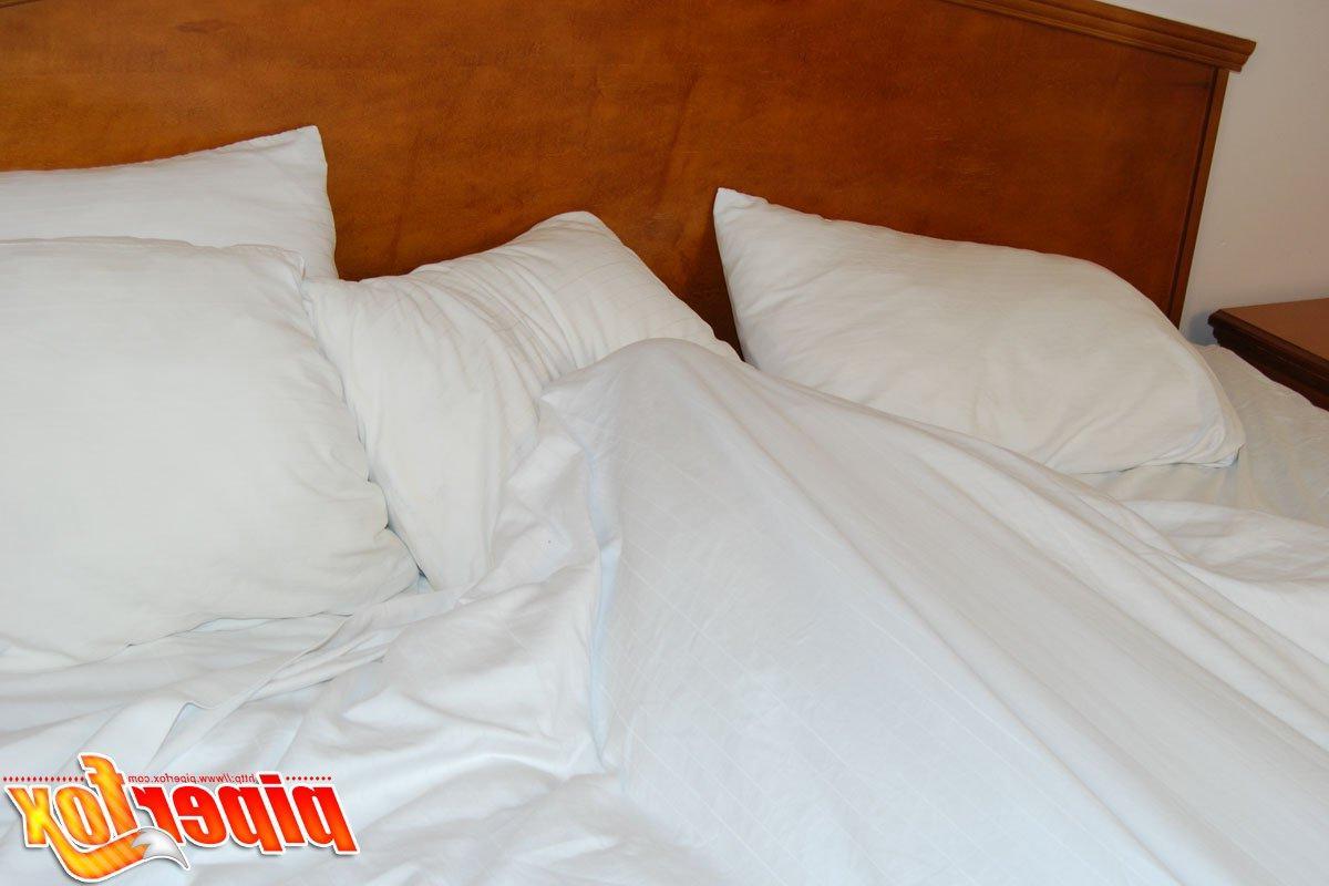 15P Pictures of teen girl Piper Fox waiting for you in bed