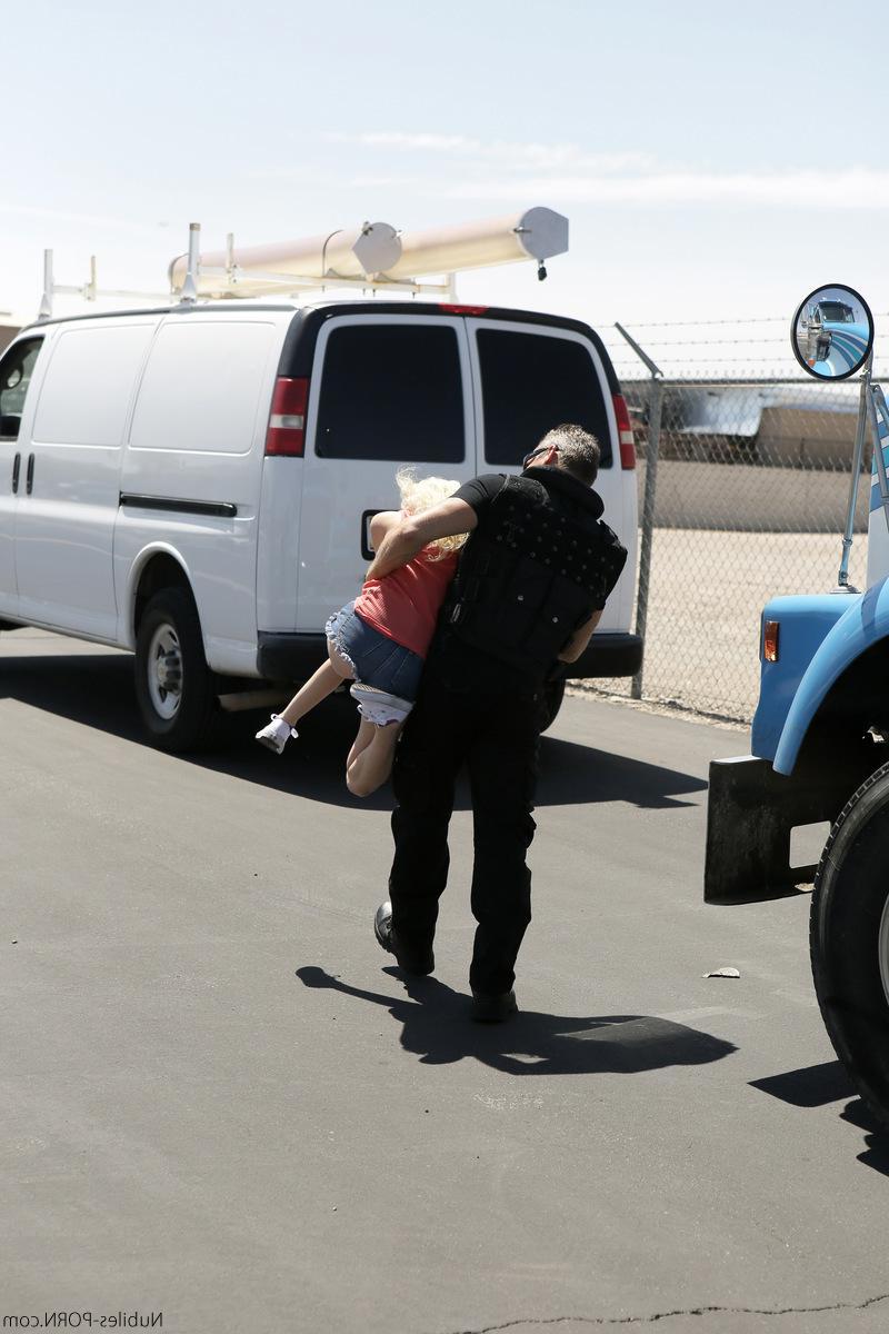 16P Piper Perri tries to get out of paying her bail by fucking her bounty hunter