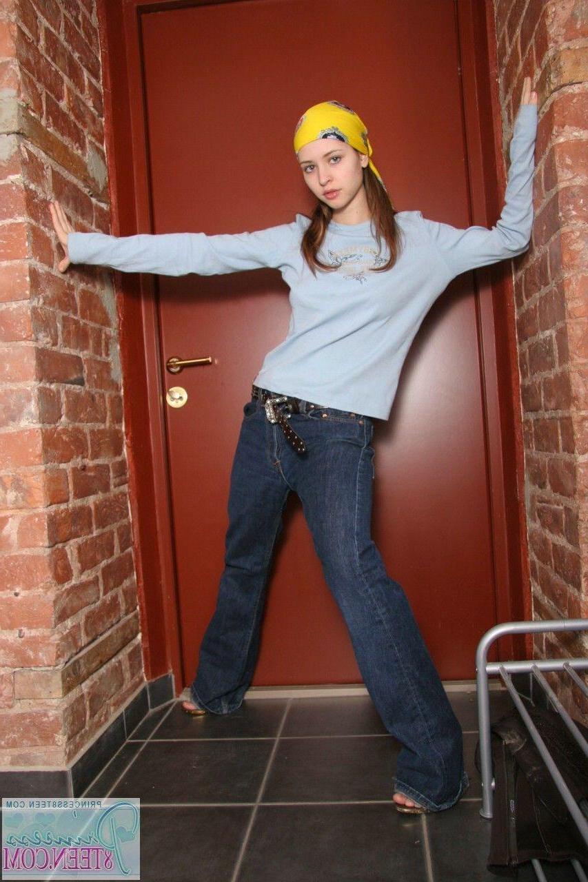 15P Pictures of Princess 8Teen showing you her boobs