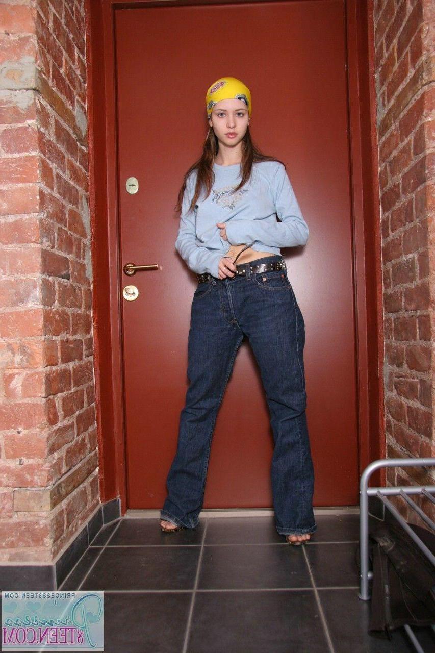 15P Pictures of Princess 8Teen showing you her boobs
