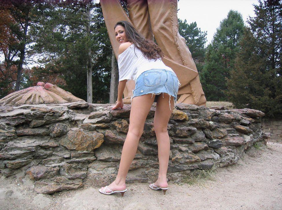 20P Pictures of teen Pretty Marie exposing herself outside