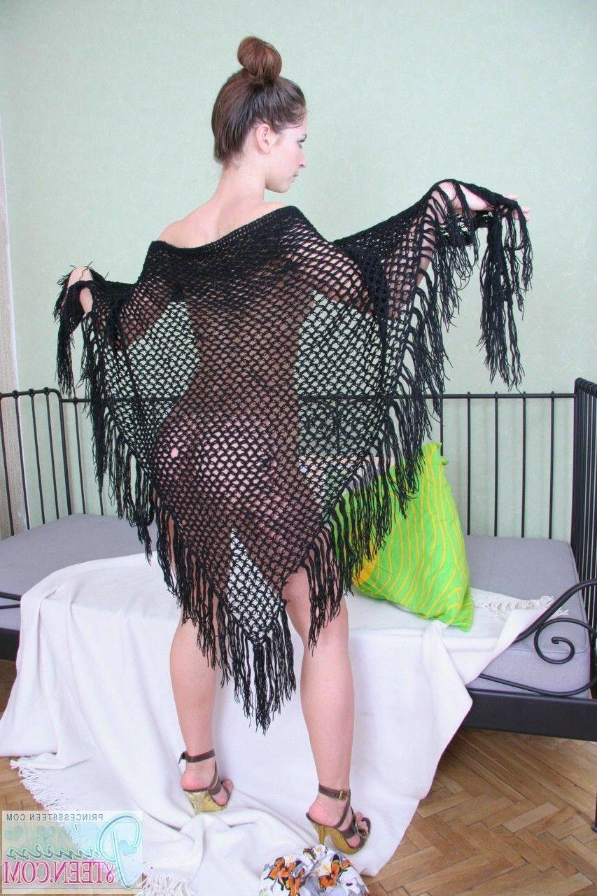 15P Pictures of Princess 8Teen exposing her tits for you