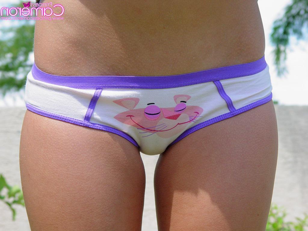 20P Princess Cameron gets topless and shoves her hands down her panties