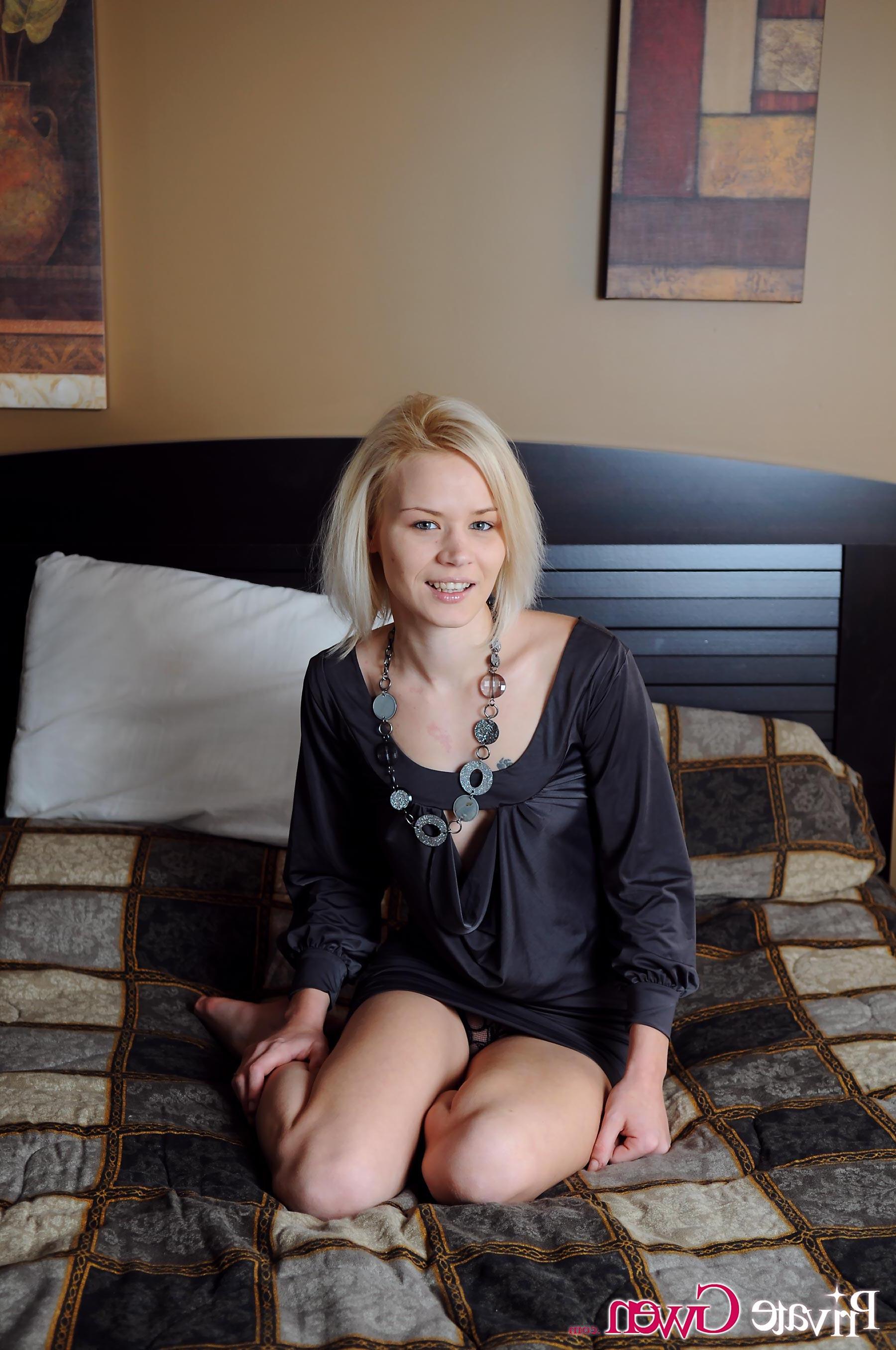16P Pictures of Private Gwen stripping naked