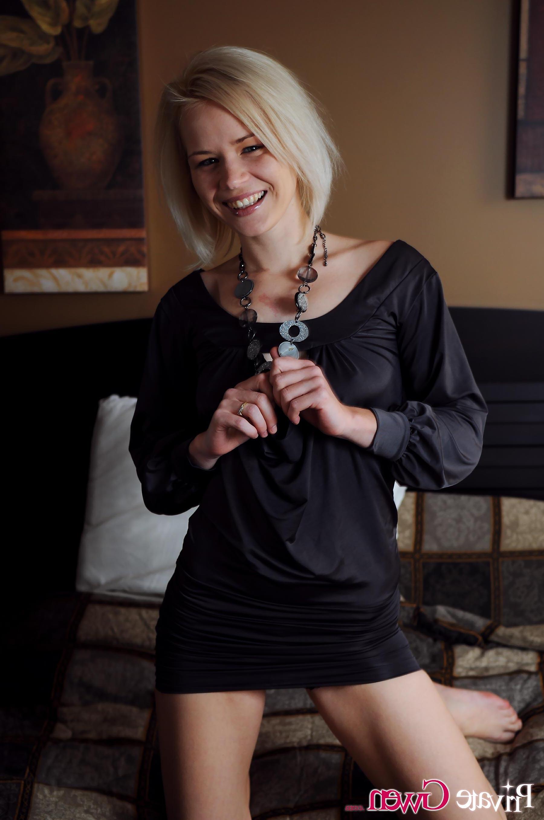 16P Pictures of Private Gwen stripping naked